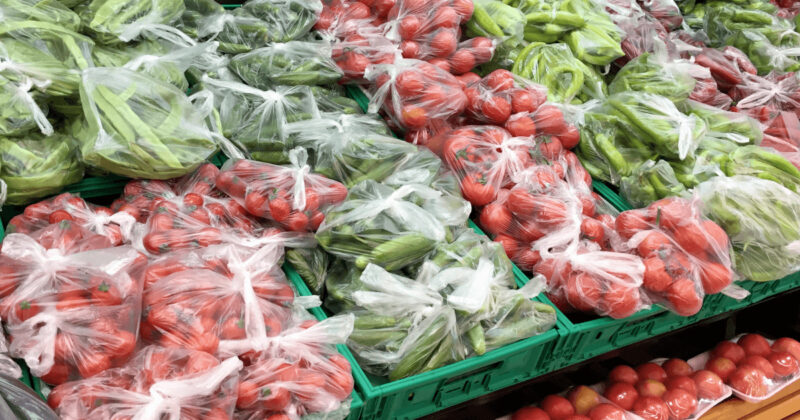スーパーの慣行栽培の野菜や果物